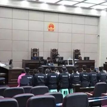 阜阳开庭审理17名传销公司骨干,女大学生含泪悔过!
