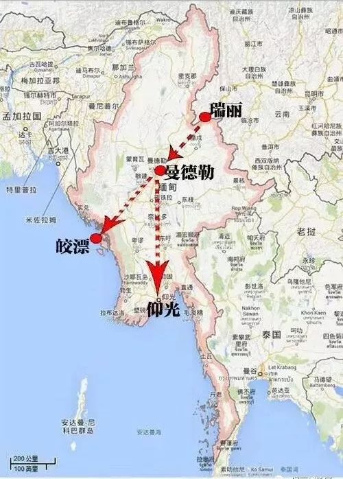 王毅表示,中方提议建设北起中国云南,经缅甸曼德勒再分别向东西延伸的