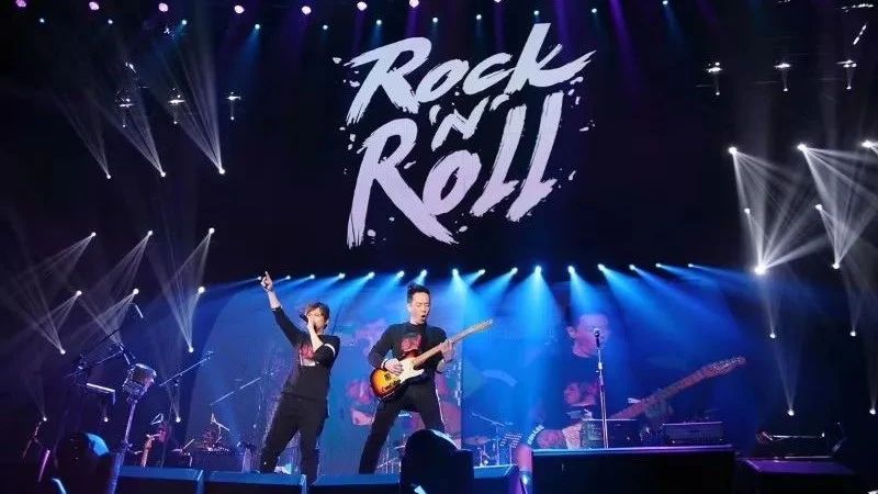 叶世荣+黄贯中《冲动效应》演唱会,重温35年摇滚荣光!