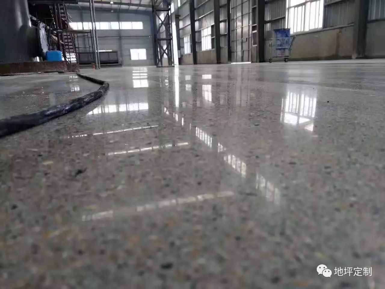 金刚砂地面的做法_做金刚砂地面的步骤_金刚砂地面的做法和造价