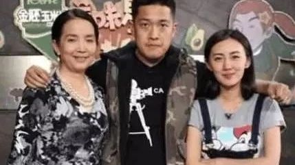 60岁吕丽萍与三婚丈夫一见钟情,一生最恨前夫张丰毅!