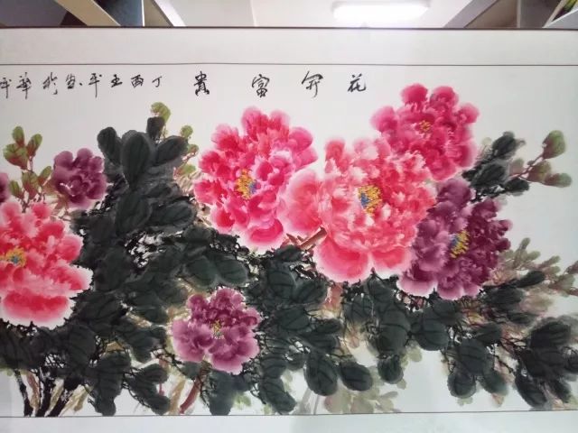 旅院讲座红花绿叶绘牡丹中国牡丹画百强画家王平到学院作书画讲座