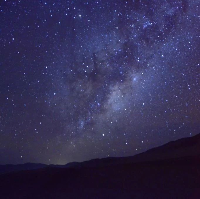 Watch the Starry Sky When You are Lonely