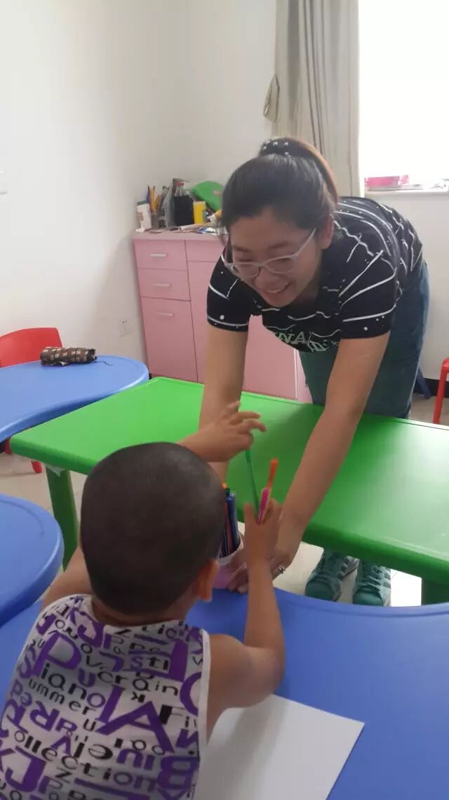 首师大学暑期实践活动走进首儿雅稚儿童康复中心