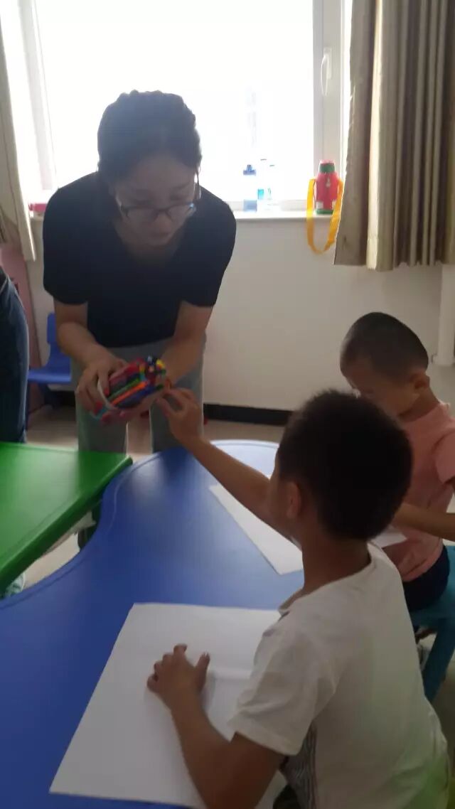 首师大学暑期实践活动走进首儿雅稚儿童康复中心