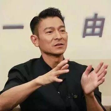 57岁刘德华和6岁女儿刷爆朋友圈:高级的人生,从不潇洒