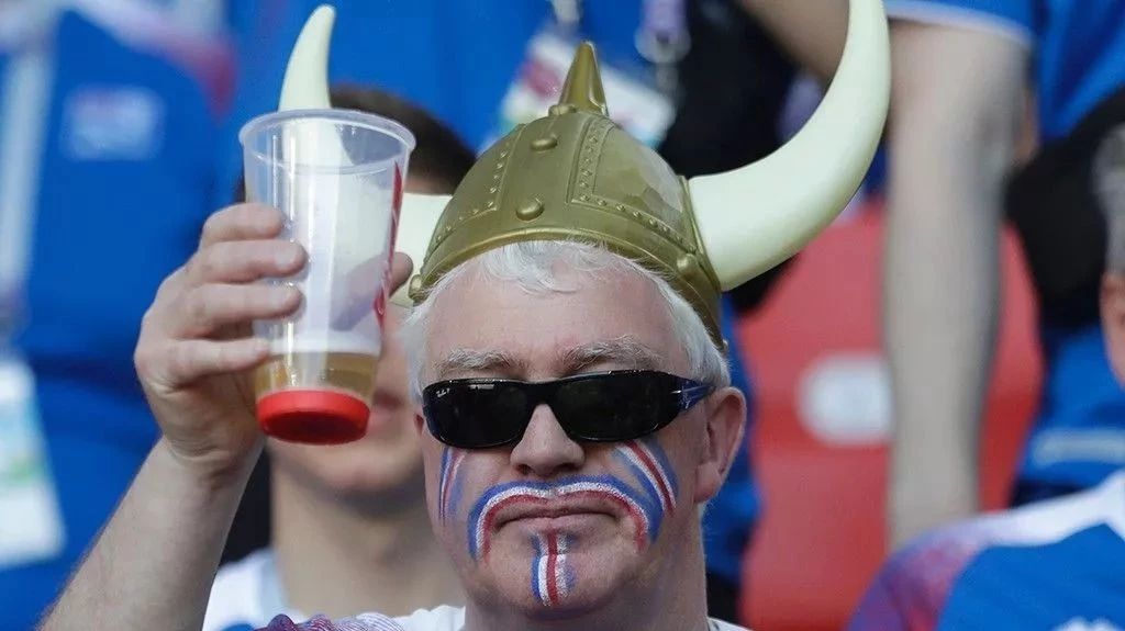 俄罗斯调酒师居然是世界杯输家,因为多数球迷都去喝啤酒了!