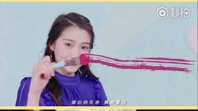关晓彤新MV疑抄袭韩国歌手IU?制作方回应:同一韩国摄影师拍摄