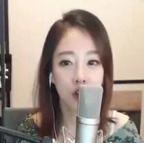 妹子挑战周杰伦龙卷风,被自己逗乐了!