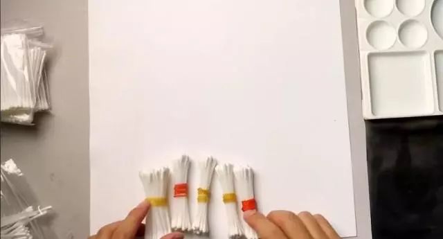教学中还有萌趣可爱的小宝宝"吸"哦~野鸡画高清花卉视频视频南视频棉签摆图片