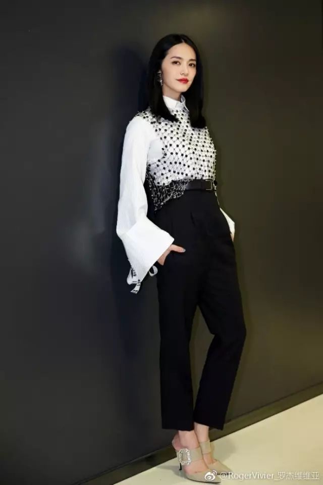 红底高跟鞋的牌子_红底高跟鞋是什么牌子_高跟鞋鞋底是红色的是什么牌子