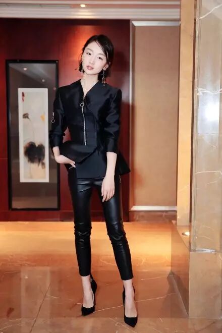 红底高跟鞋是什么牌子_红底高跟鞋的牌子_高跟鞋鞋底是红色的是什么牌子