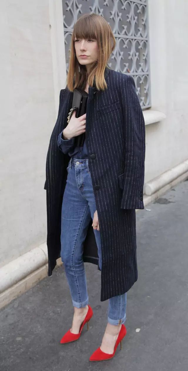 红底高跟鞋是什么牌子_高跟鞋鞋底是红色的是什么牌子_红底高跟鞋的牌子