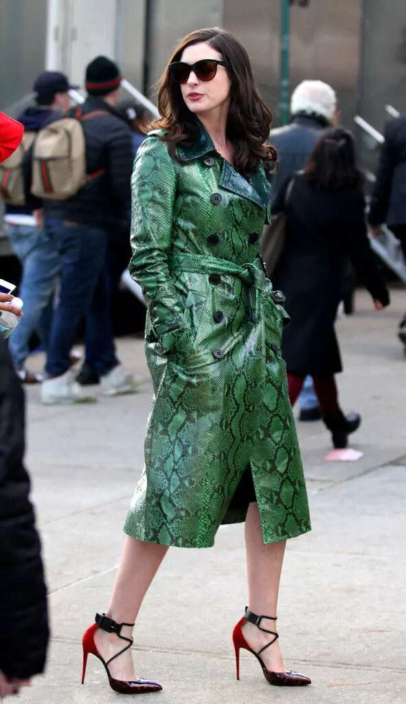 红底高跟鞋是什么牌子_高跟鞋鞋底是红色的是什么牌子_红底高跟鞋的牌子