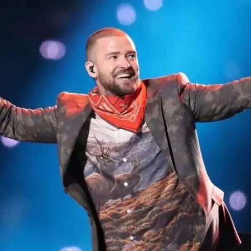 Justin Timberlake plays Prince and takes selfies at Super Bowl