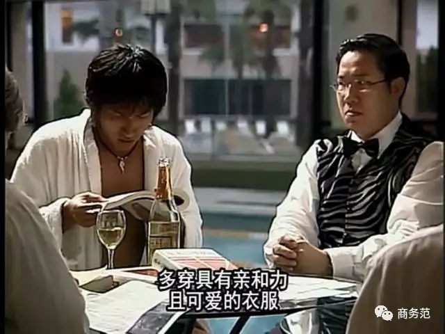 我们看到了头发散下来