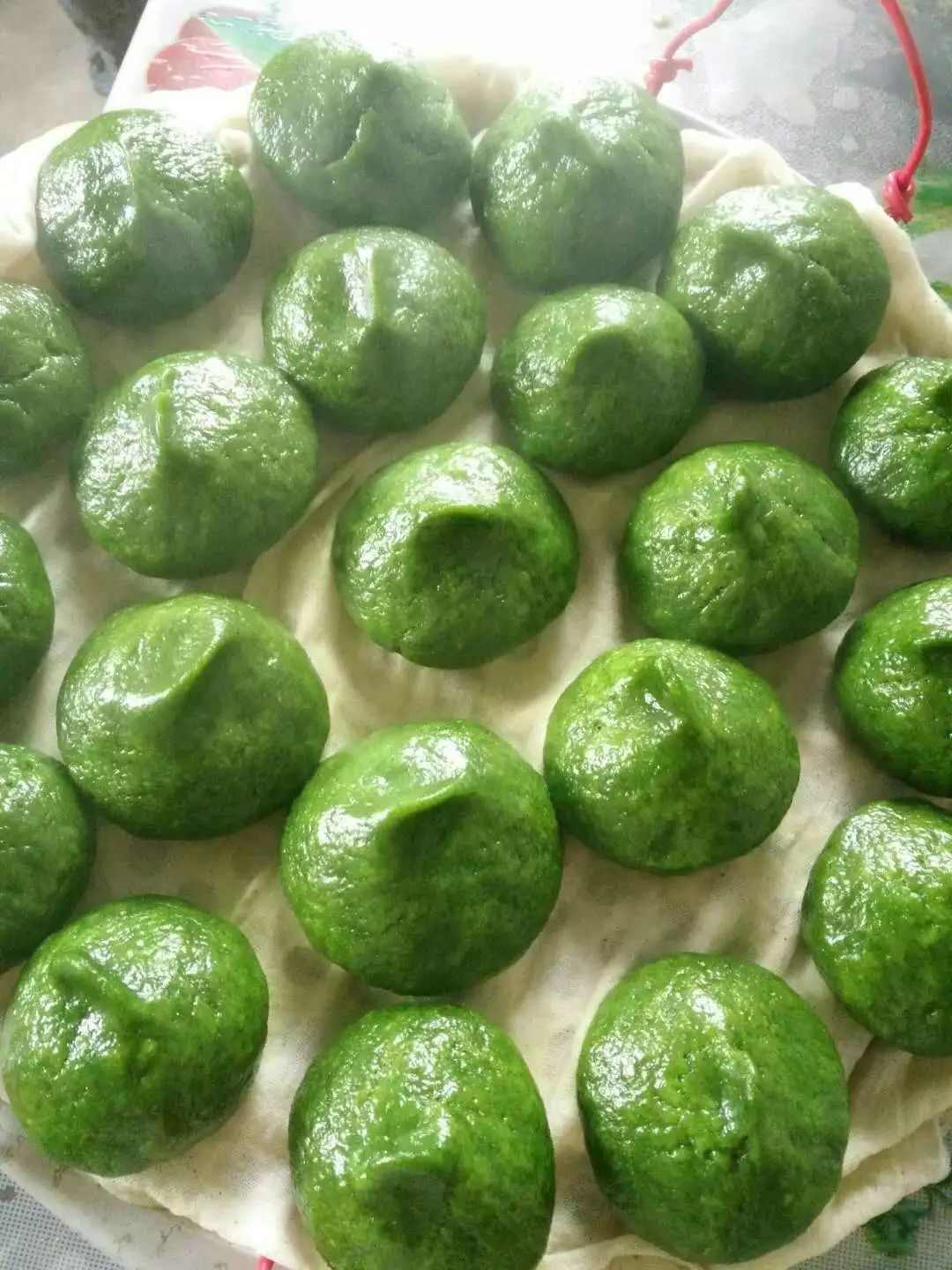 色香味美的艾饼一锅又一锅,每口都是