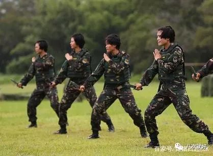 中国女兵日常训练都会穿护胸吗退伍女兵的自述帮你揭开谜底