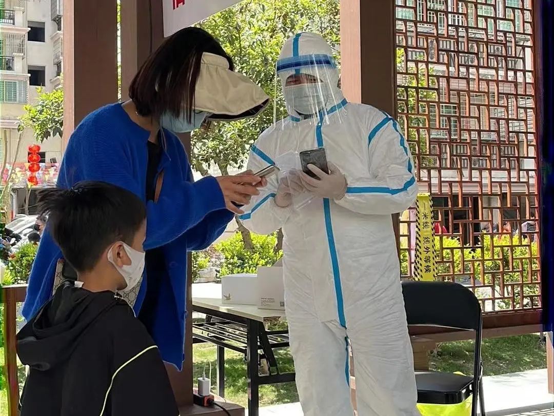"在霞浦县九大馆广场的检测现场,在工作