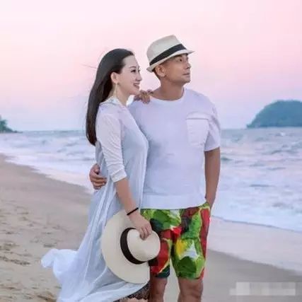 14年恩爱如一日 赵文卓张丹露夫妇晒照秀恩爱