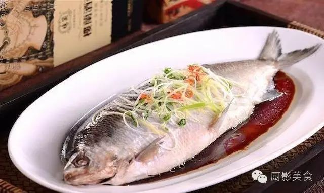 塞里木湖出产的高白鲑被国际水产界称为世界"奇"鱼.