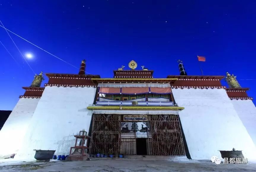 香堆寺 康区重要寺庙之一,属格鲁派,距察雅县城79公里.