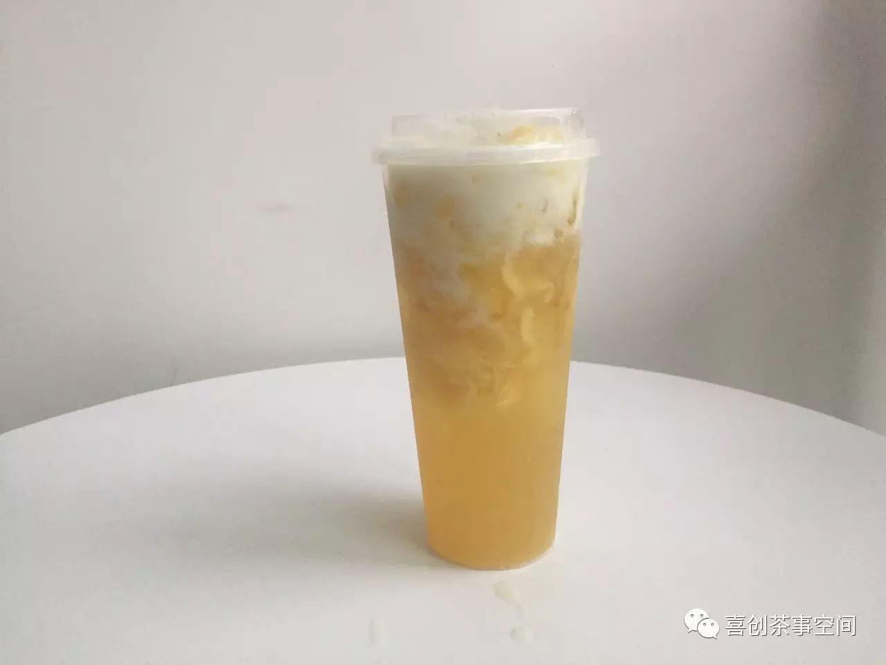注意:凤梨的果香来自果酱,所以选用成本较低的菠萝,让其更饱满.