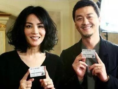 王菲离婚2次,刘晓庆离婚3次,但谁都不知道她竟然离婚5次了?