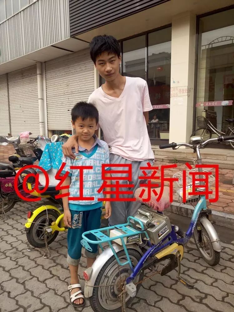 ▲表弟成了庞众望的小跟班