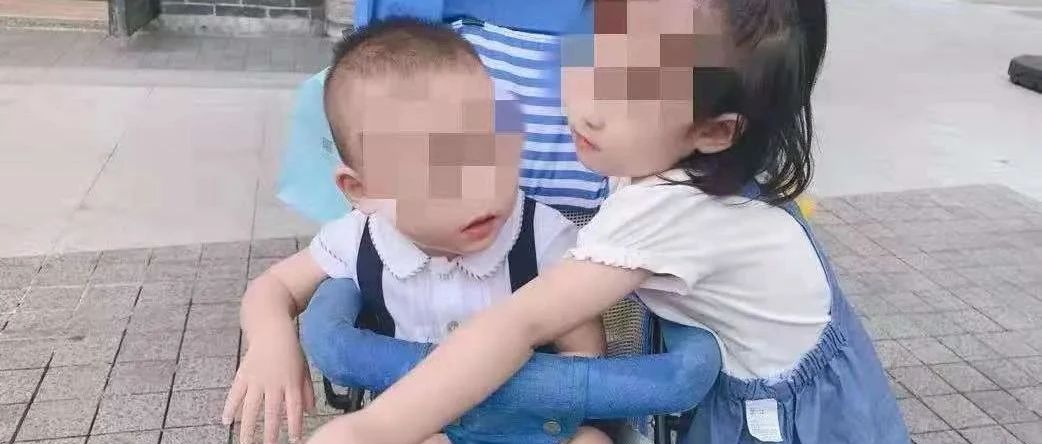 【重庆两幼童坠亡之后，生父涉嫌故意杀人被捕】一对不到三岁的姐弟从15楼坠落身亡。小区居民至今还记得，孩子父亲在现场失声痛哭，人们一度觉得，这是