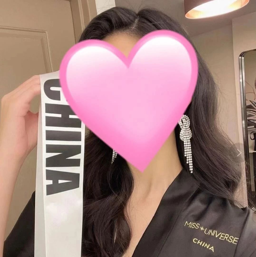 她是迪丽热巴和佟丽娅的女儿吗???也太好看了...