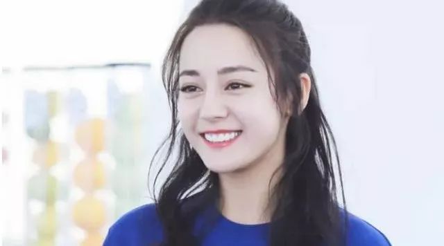 迪丽热巴脸上唯一动过的地方被我们找到了