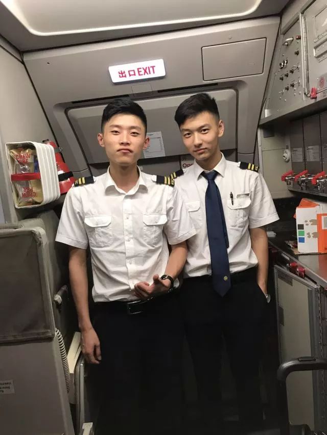 做一行,爱一行——吉祥航空空少付俊豪