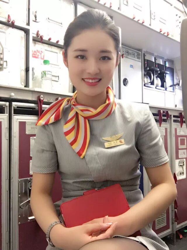 在西航|首都航空空姐李欣:开挂的人生不需要解释,却少