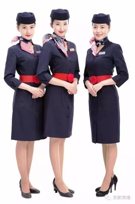 会暨第三届世界空姐节颁奖礼上,东航乘务员身着全新制服,以"形象美
