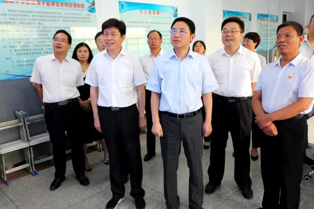 运城市委副书记储祥好慰问运城中学优秀教师