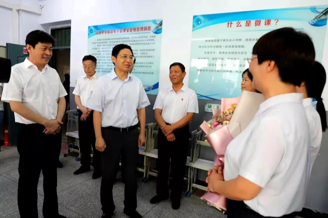 运城市委副书记储祥好慰问运城中学优秀教师