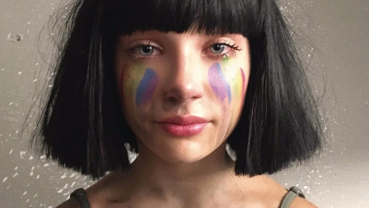 Sia-一个激荡灵魂深处的音乐人和女性主义者