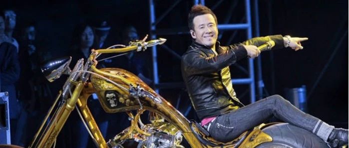 杨坤最爱的摩托车,黄金长臂、两轮距离超一米,开演唱会都带上它