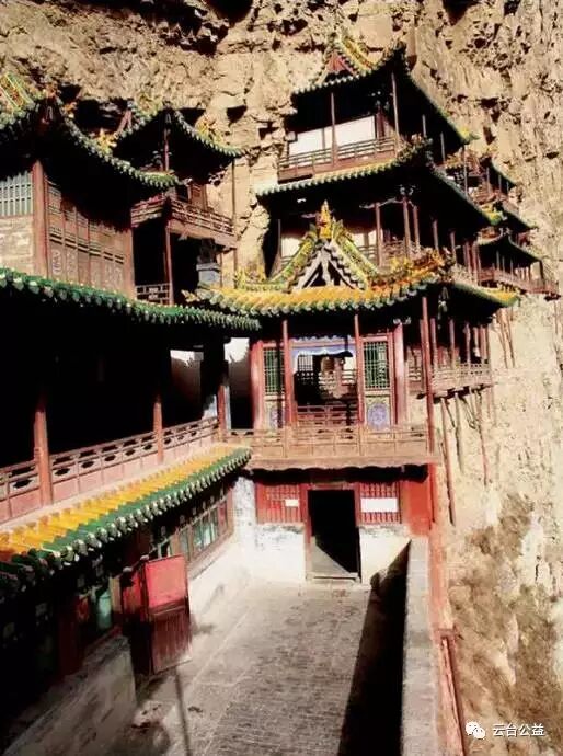 它是建筑史上的奇迹，没有信仰的现代人建不出来