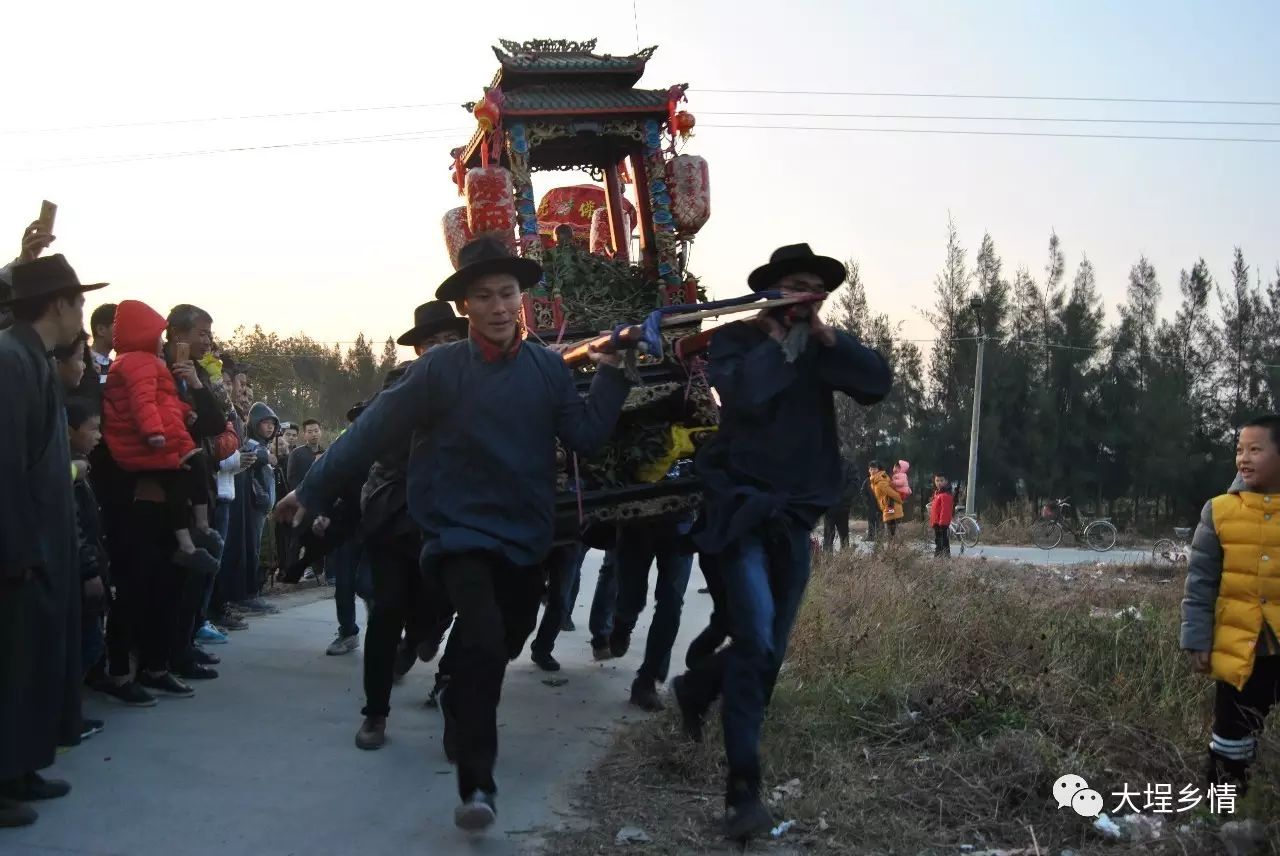 大埕镇上东村—日月同辉,抬老爷冲上"双头墩"