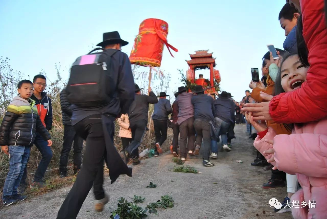 大埕镇上东村—日月同辉,抬老爷冲上"双头墩"