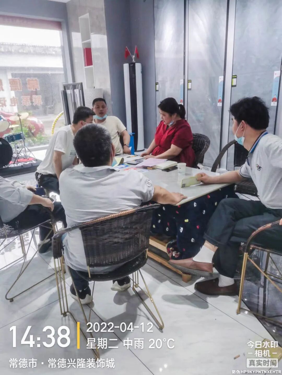 瓷砖选择千万种，只要王者陶瓷这一种！_21