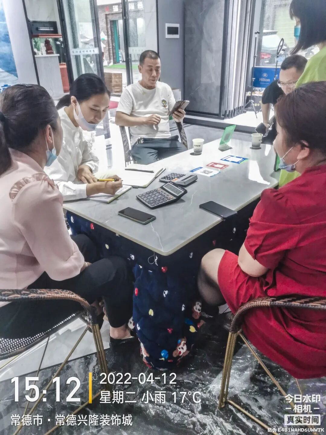 瓷砖选择千万种，只要王者陶瓷这一种！_18