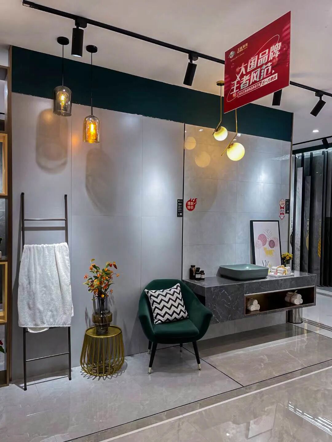 瓷砖选择千万种，只要王者陶瓷这一种！_3