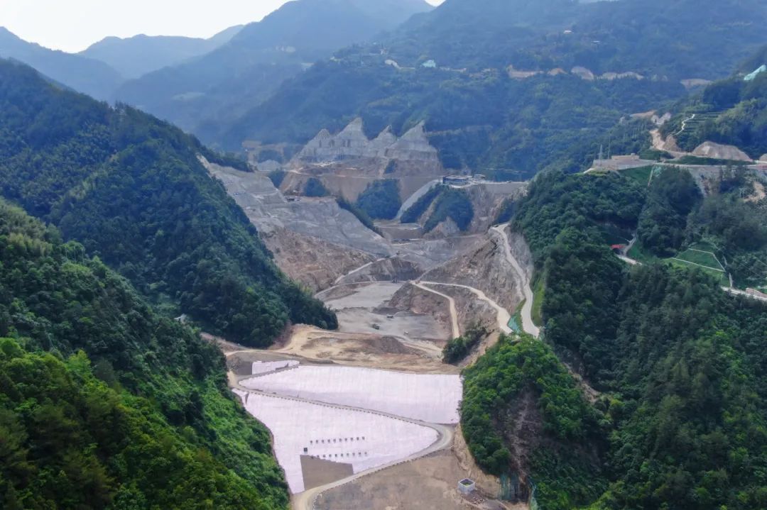 图1：建设中的景宁抽水蓄能电站下水库.jpg