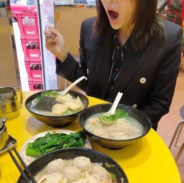 胡杏儿点两大碗面食遭老公调侃,太能吃了