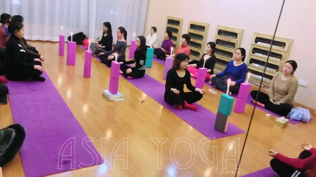 【瑜伽教练培训全日制班】12月3日亚协瑜伽初中高300小时瑜伽教练精进班于宝安店开班
