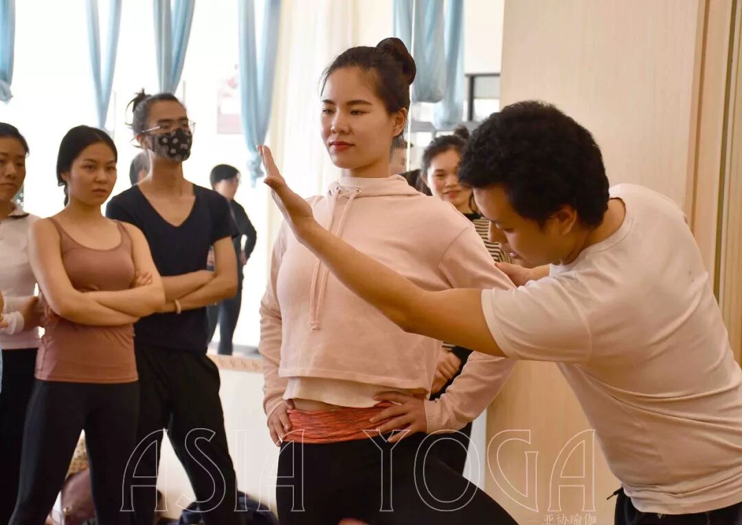 【哈他周末班】12月29日亚协瑜伽初中高200小时导培班中港城开班！