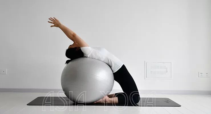 【特色提升课】巧用瑜伽球，「滚」出好身材！11月6日开班